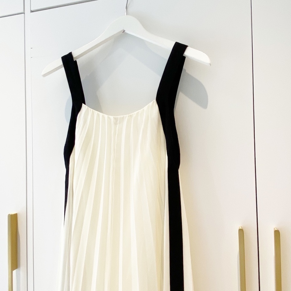 𝅺BNWOT Club Monaco Pleated Jumpsuit - Picture 5 of 8
